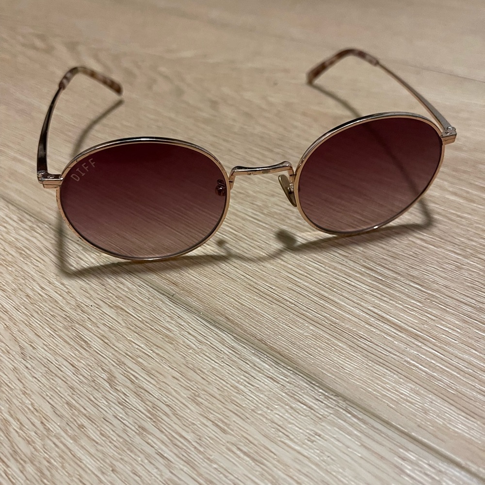 Diff Eyewear Rosegold And Pink Round Sunglasses With Carrying Case